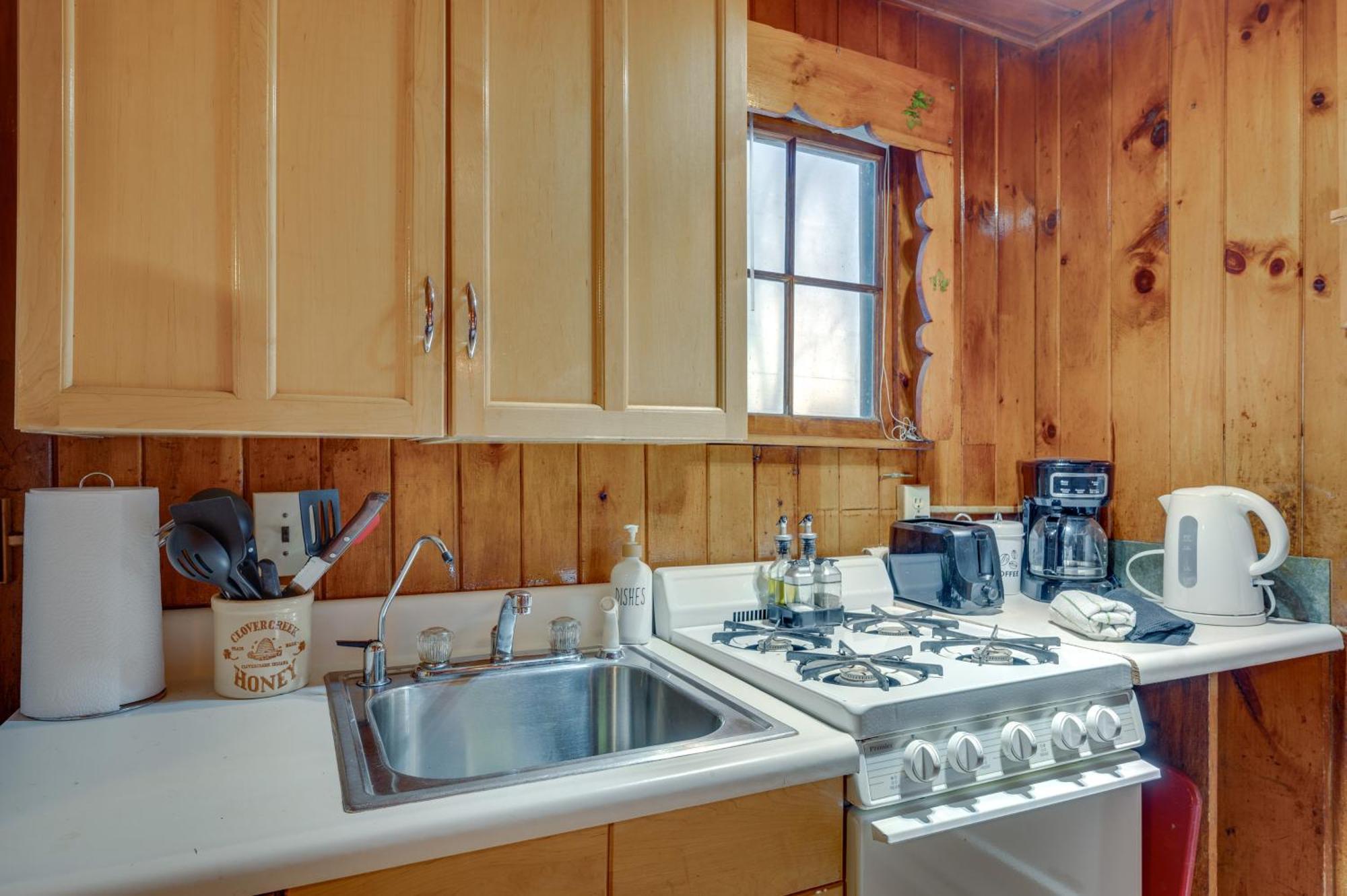 Cozy Laconia Studio With Pool Access - 2 Mi To Lake! Appartement Buitenkant foto